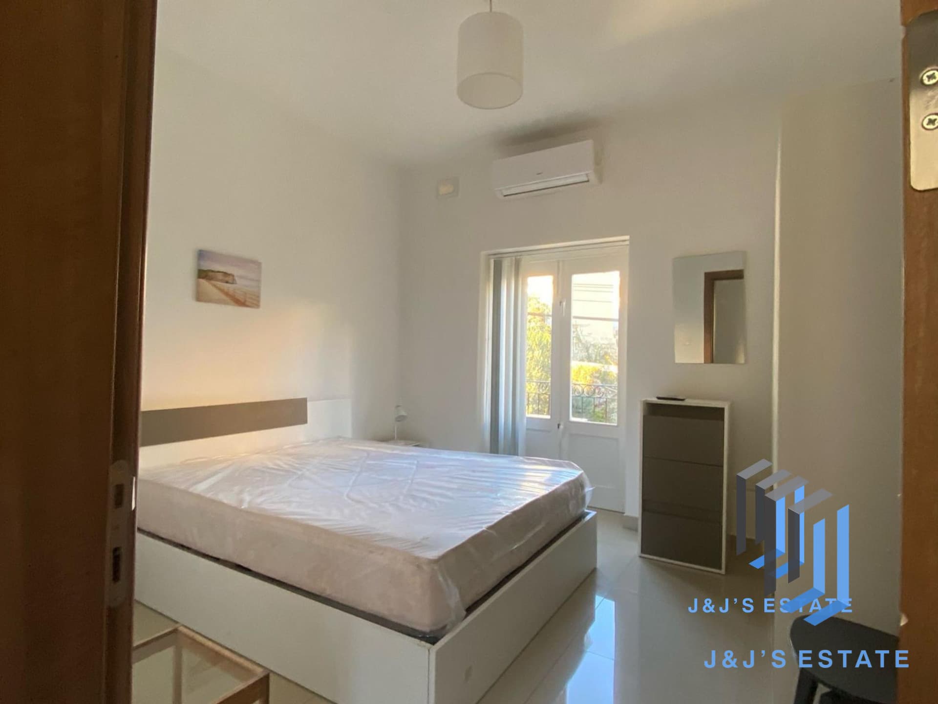 Bright & Modern 3-Bedroom Corner Apartment in St Julian's · 7