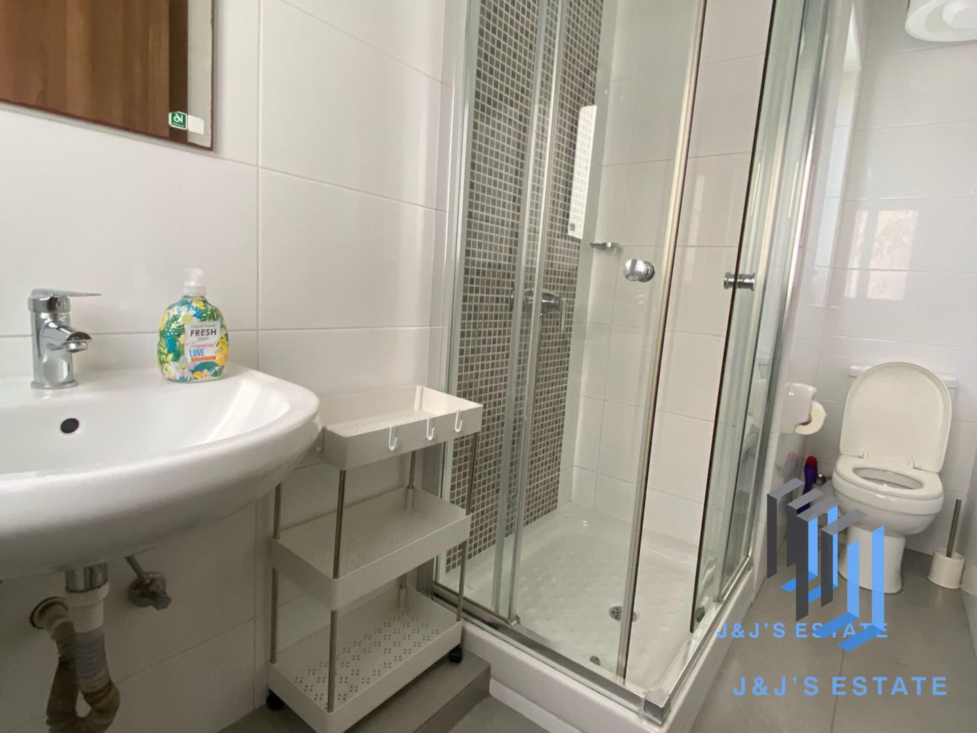 Bright & Modern 3-Bedroom Corner Apartment in St Julian's · 8