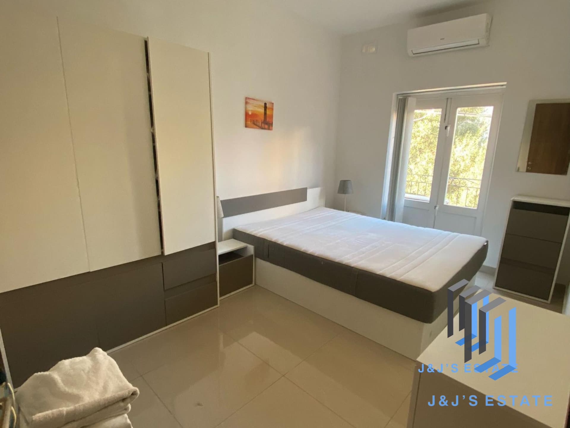Bright & Modern 3-Bedroom Corner Apartment in St Julian's · 9
