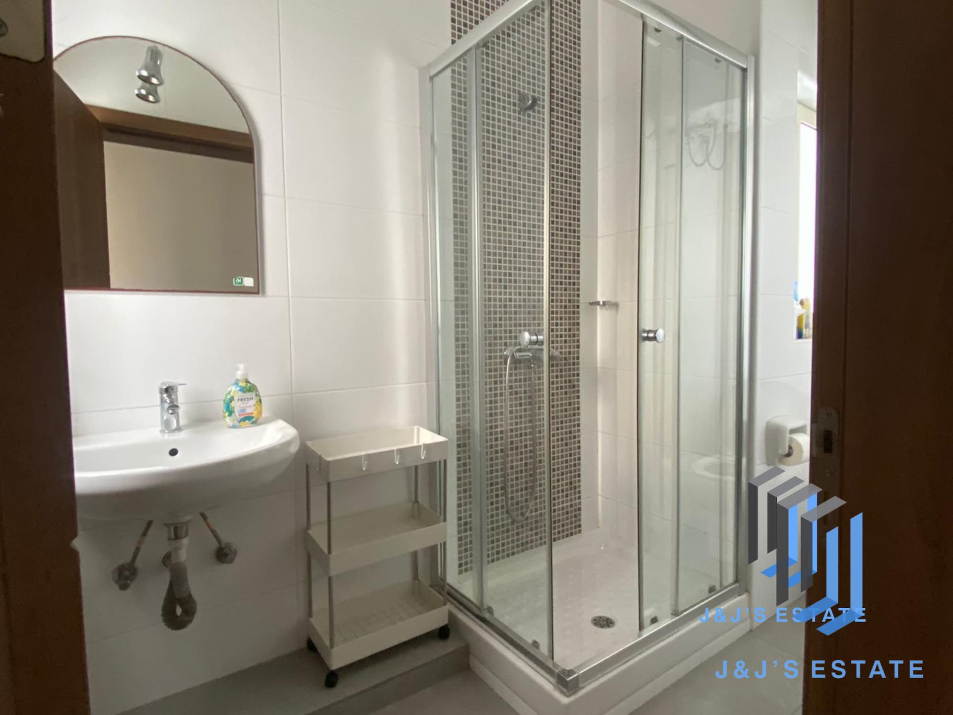 Bright & Modern 3-Bedroom Corner Apartment in St Julian's · 10