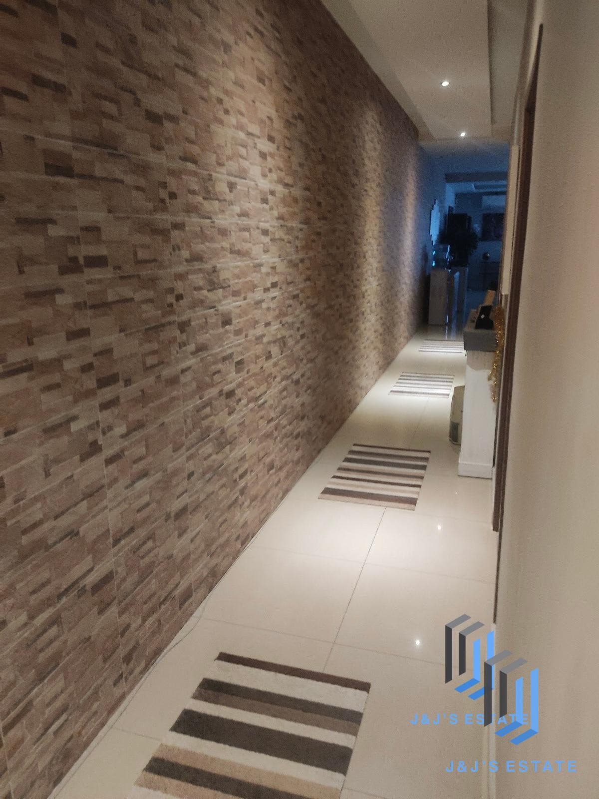 Bright & Spacious 3-Bedroom Apartment in Iklin · 3