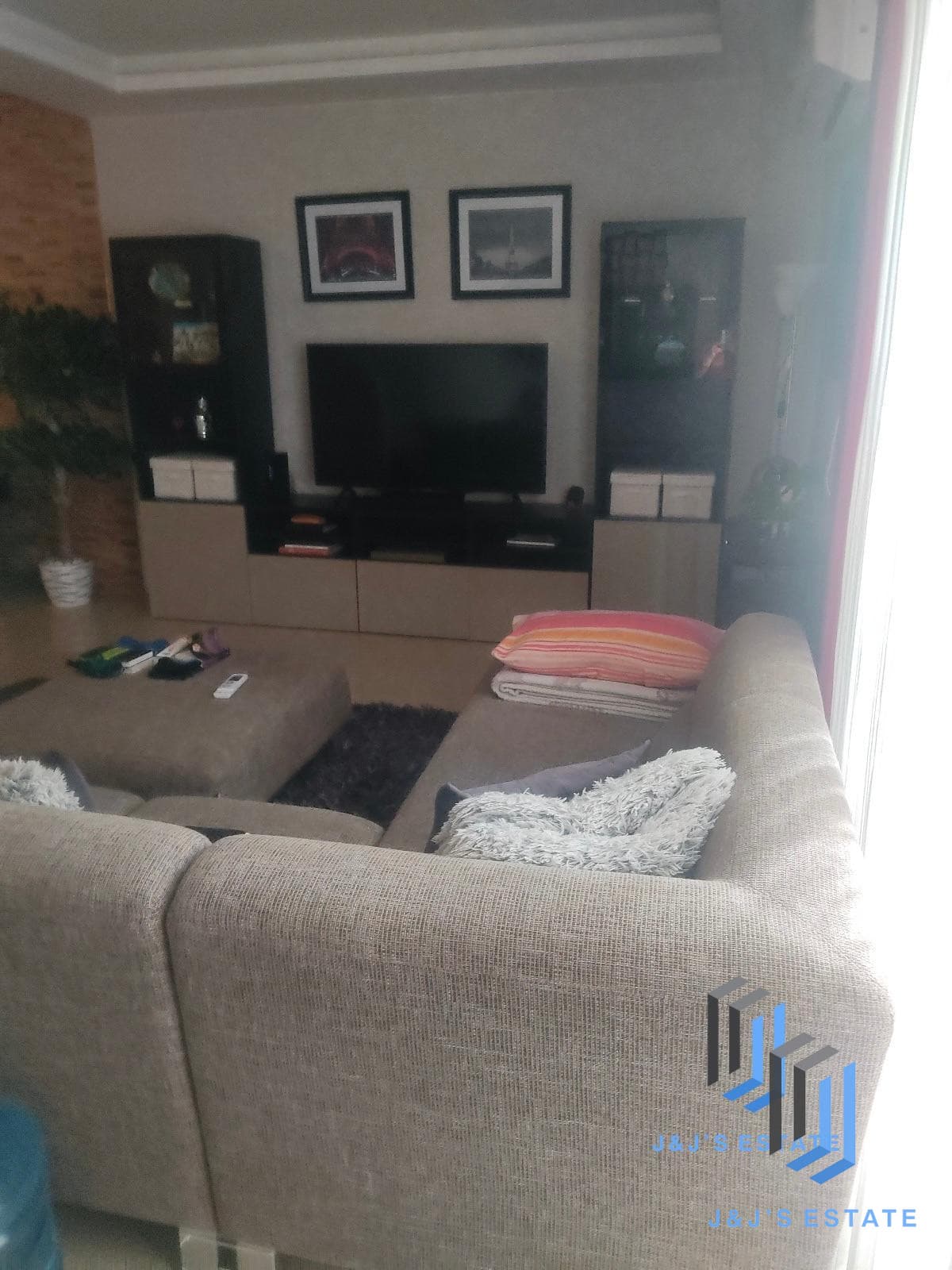 Bright & Spacious 3-Bedroom Apartment in Iklin · 12