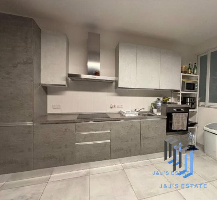 Bright & Spacious 3-Bedroom Apartment in Iklin · 2
