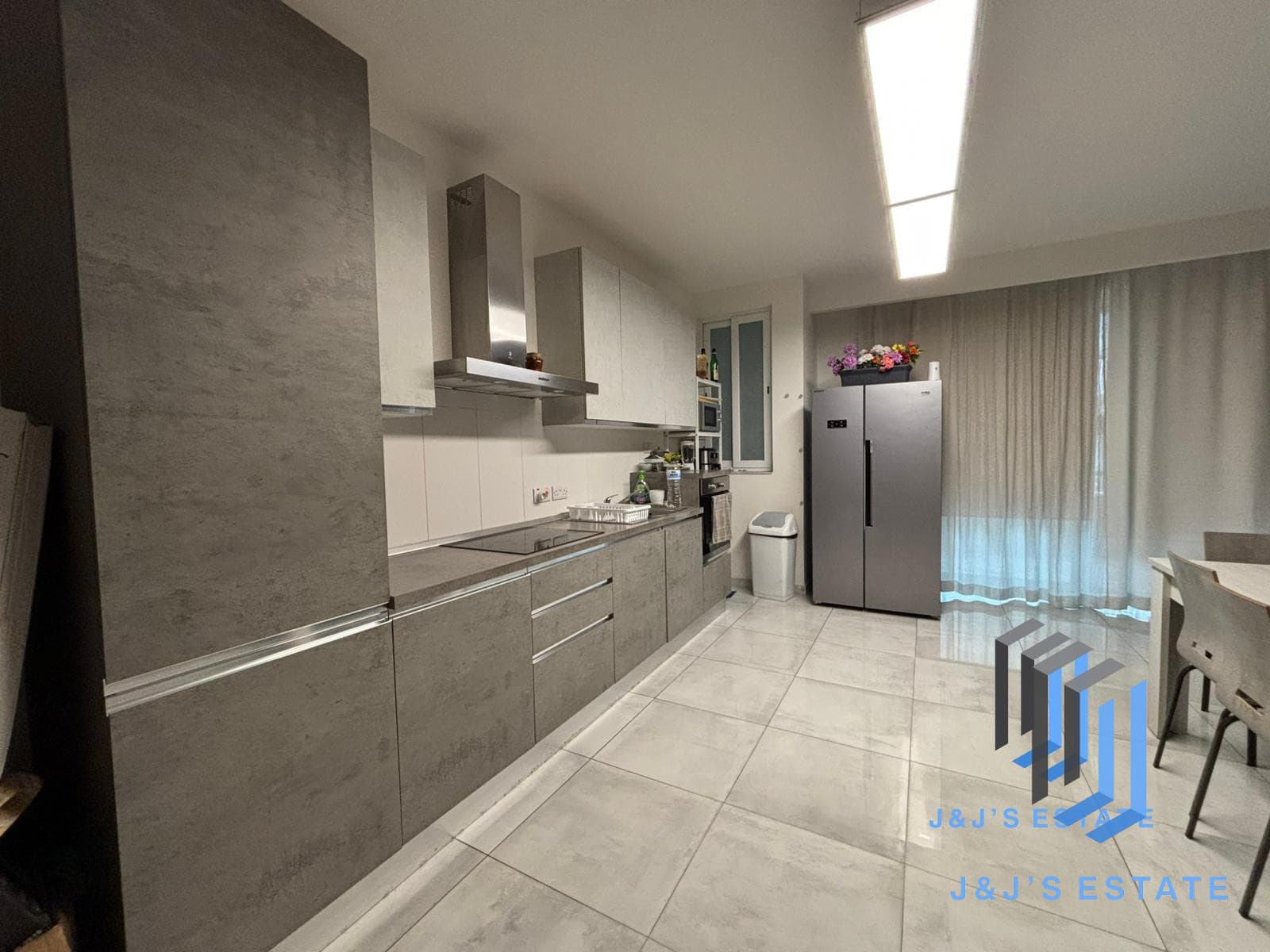 Bright & Spacious 3-Bedroom Apartment in Iklin · 3