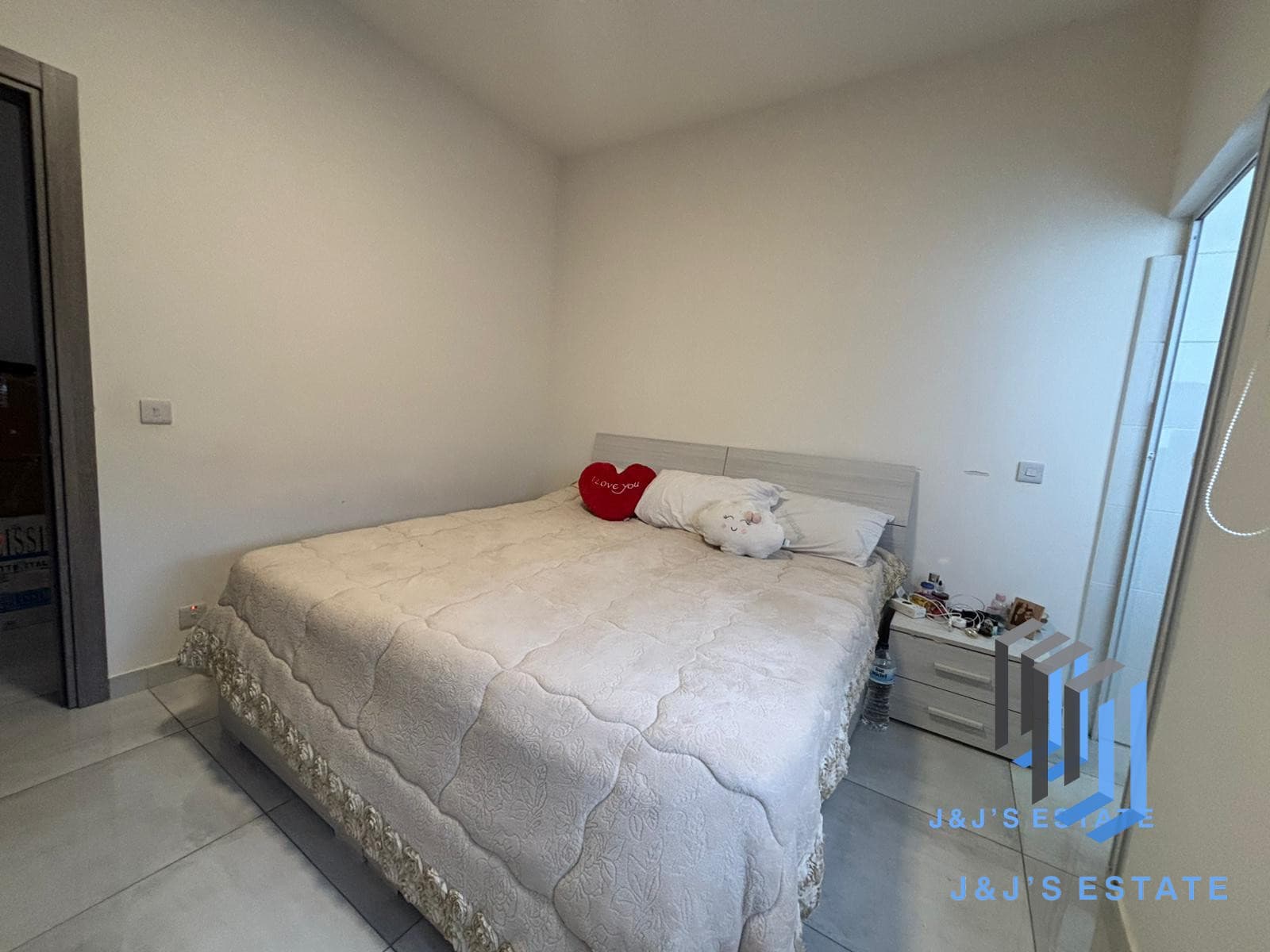 Bright & Spacious 3-Bedroom Apartment in Iklin · 5