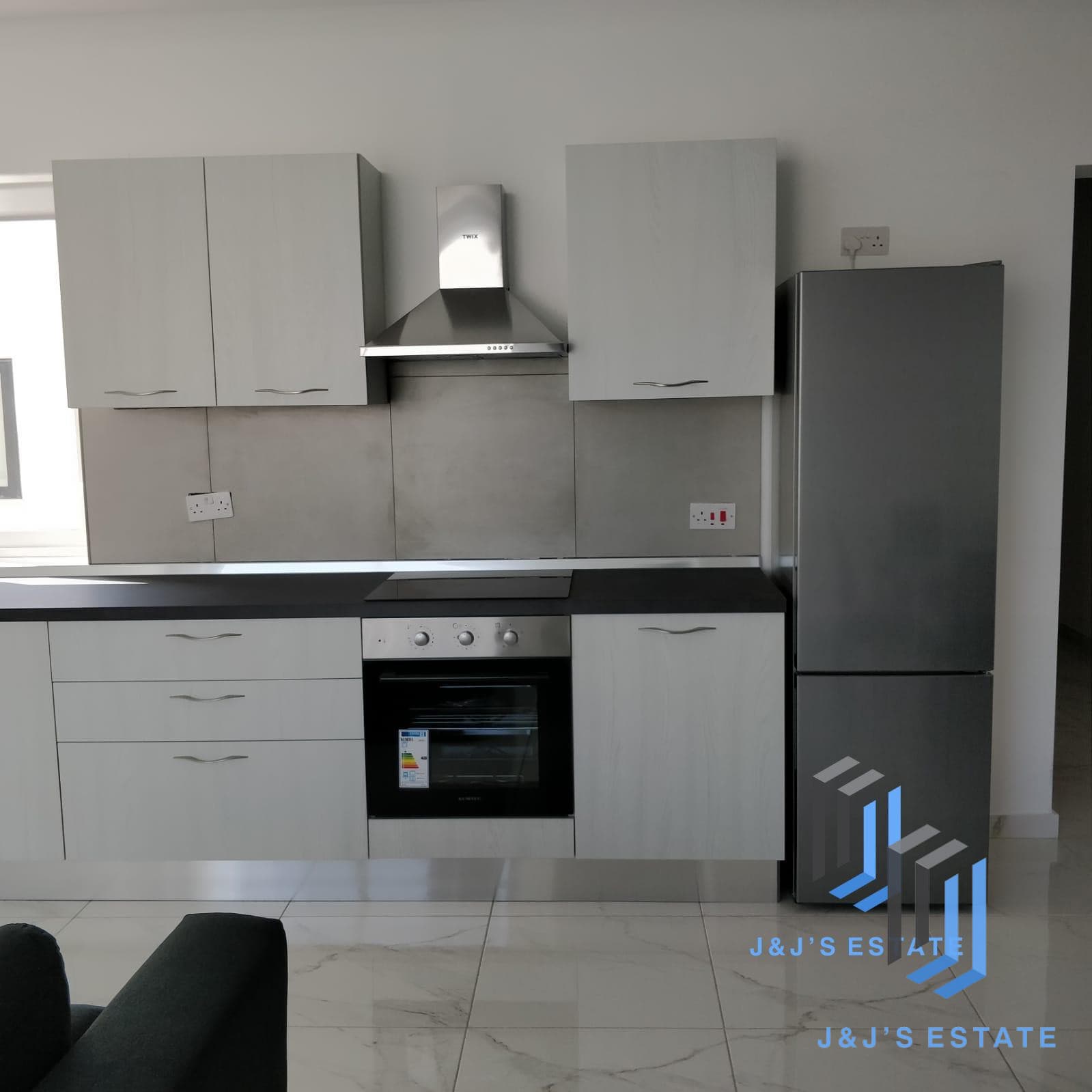 Modern 3-Bedroom Penthouse with Terrace in Gzira
