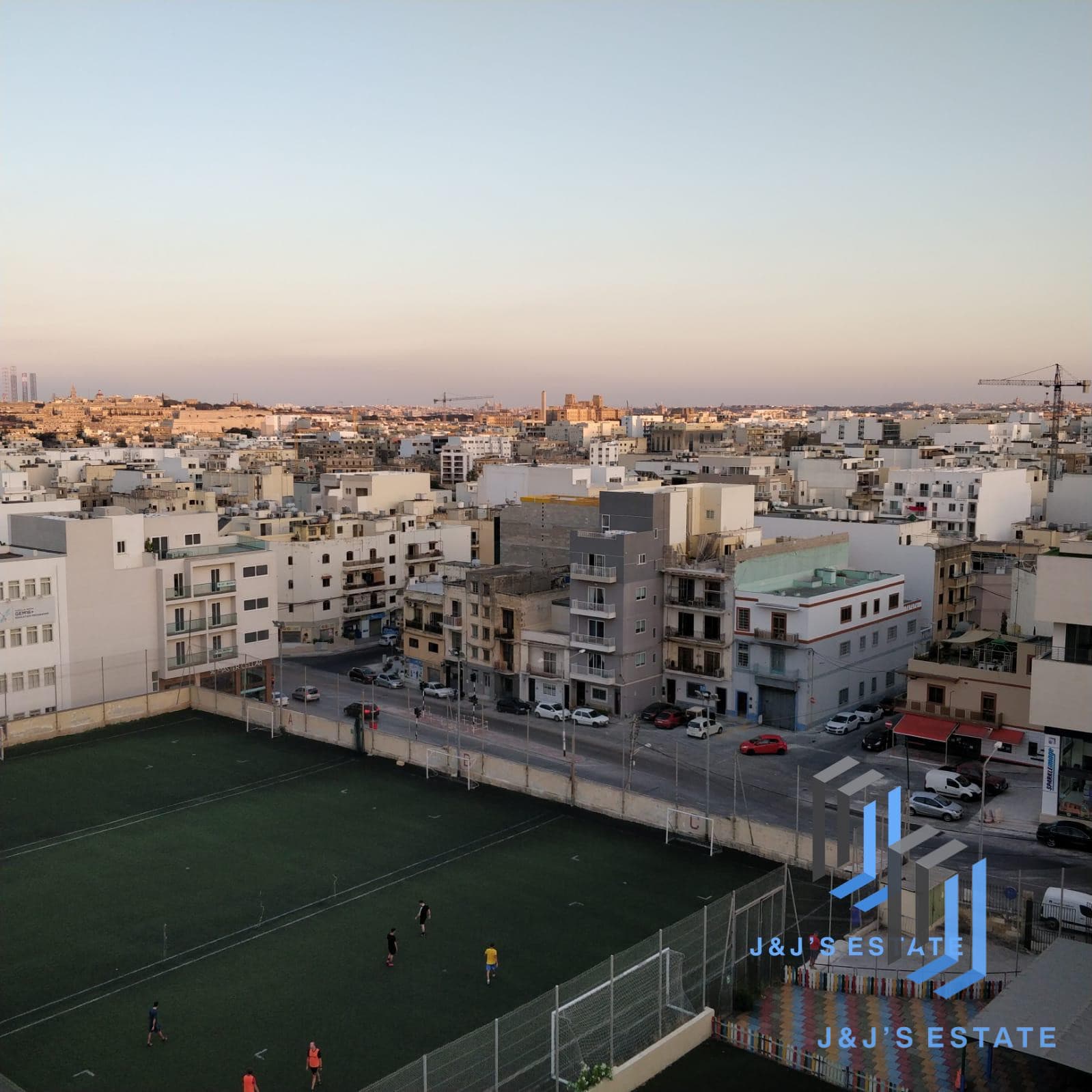 Modern 3-Bedroom Penthouse with Terrace in Gzira · 4