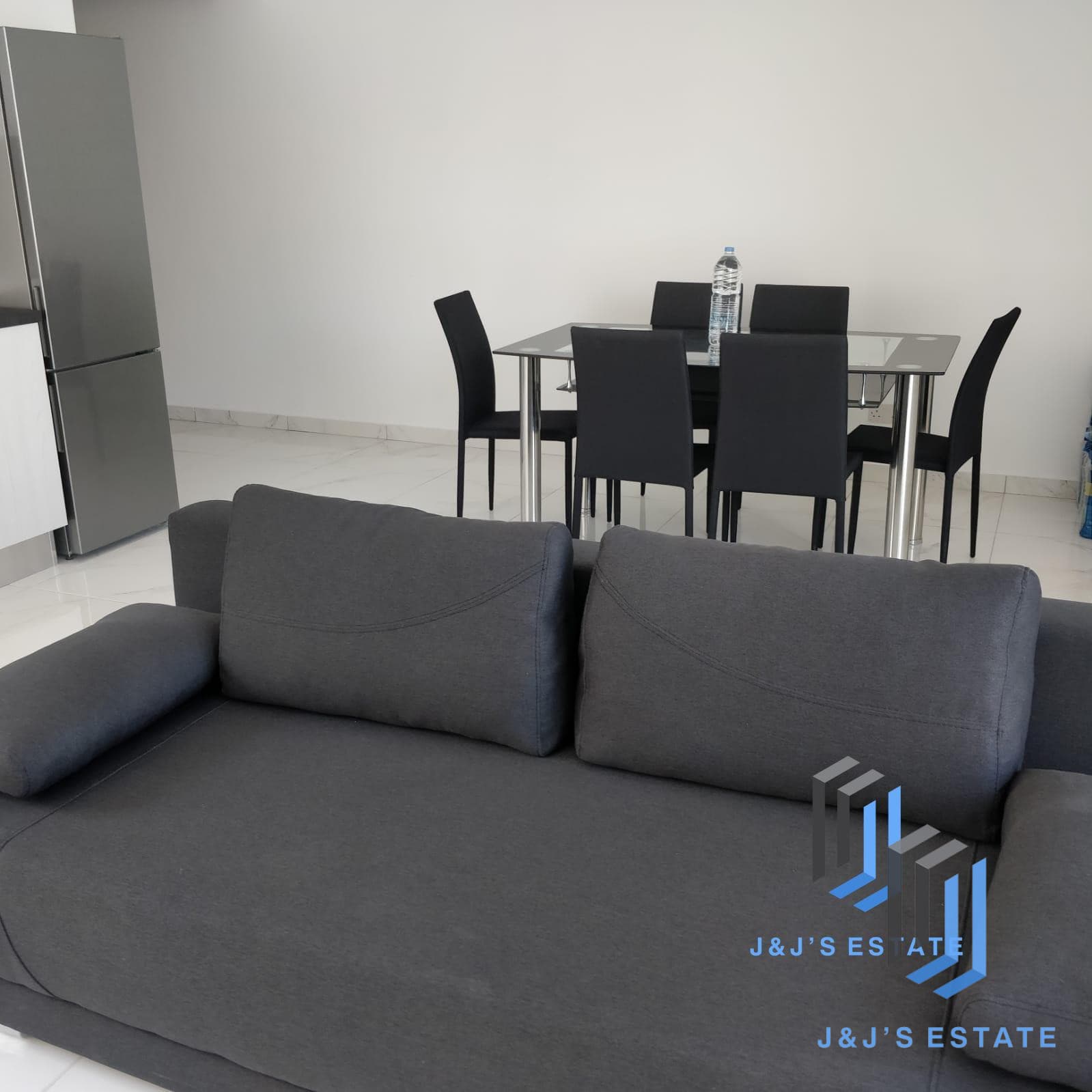 Modern 3-Bedroom Penthouse with Terrace in Gzira · 5