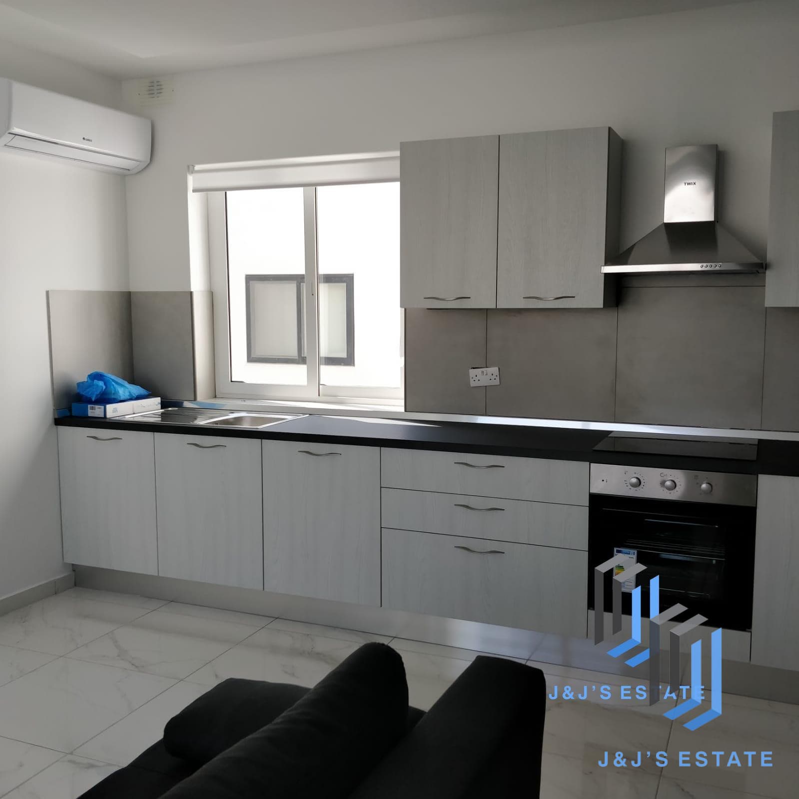 Modern 3-Bedroom Penthouse with Terrace in Gzira · 7