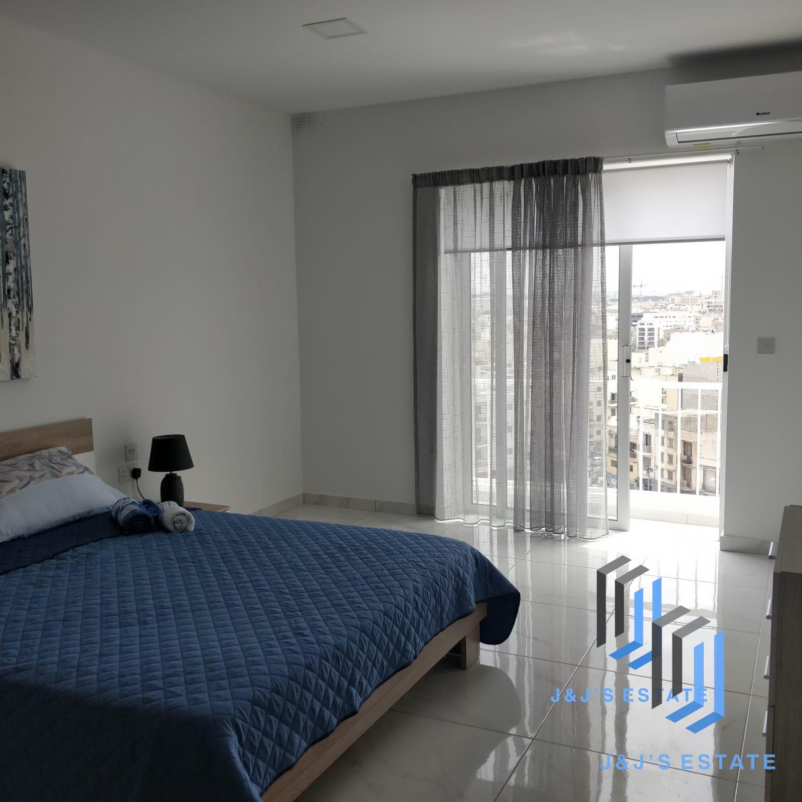 Modern 3-Bedroom Penthouse with Terrace in Gzira · 10