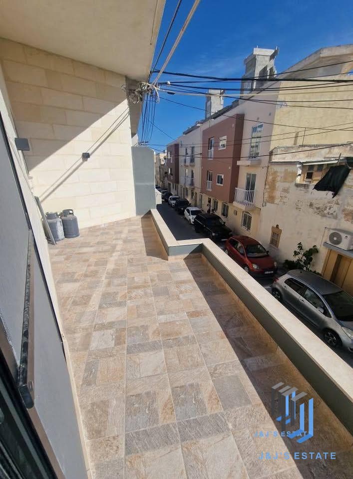 Modern 2-Bedroom Maisonette with Roof & Balcony in Qormi · 3