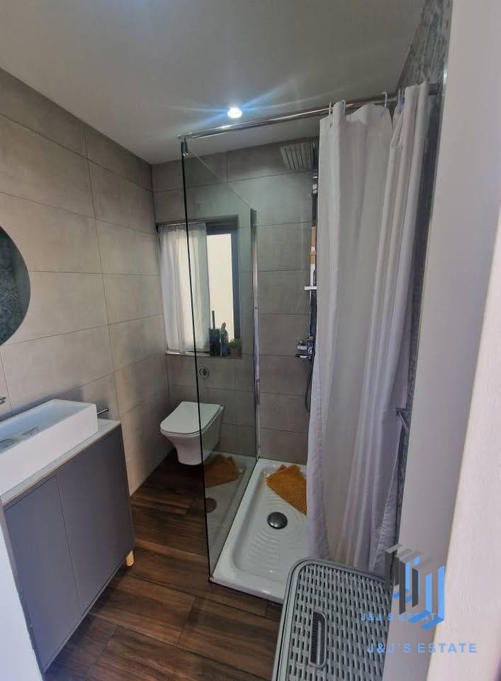 Modern 2-Bedroom Maisonette with Roof & Balcony in Qormi · 8