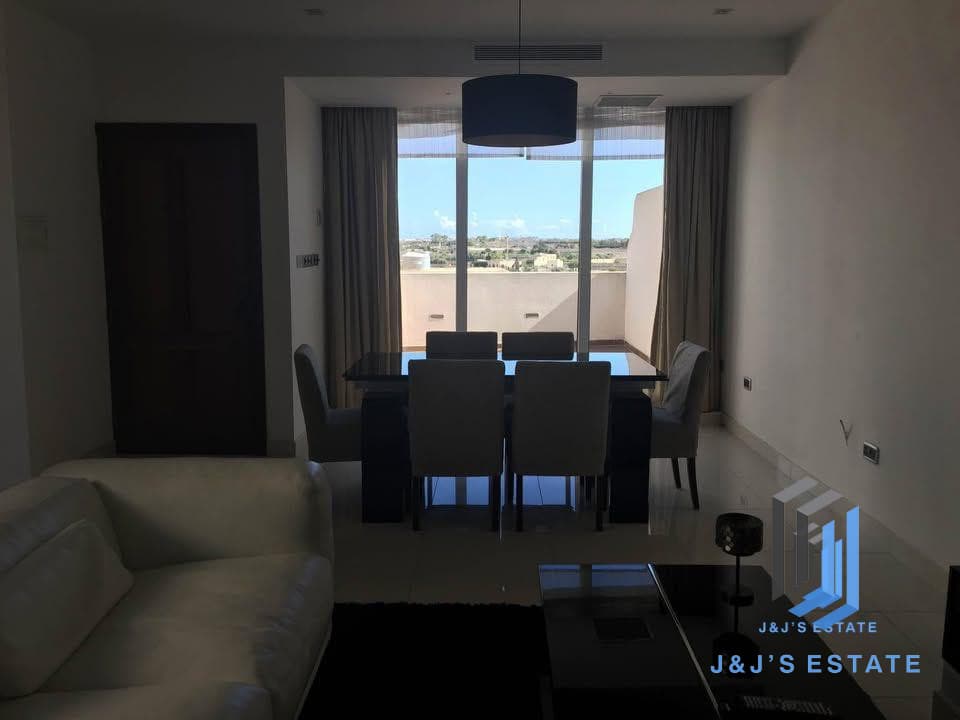 Beautiful Large Penthouse Overlooking a Garden in Siggiewi · 2