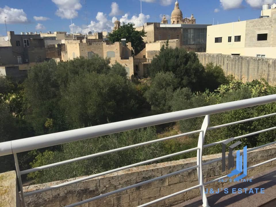 Beautiful Large Penthouse Overlooking a Garden in Siggiewi · 5