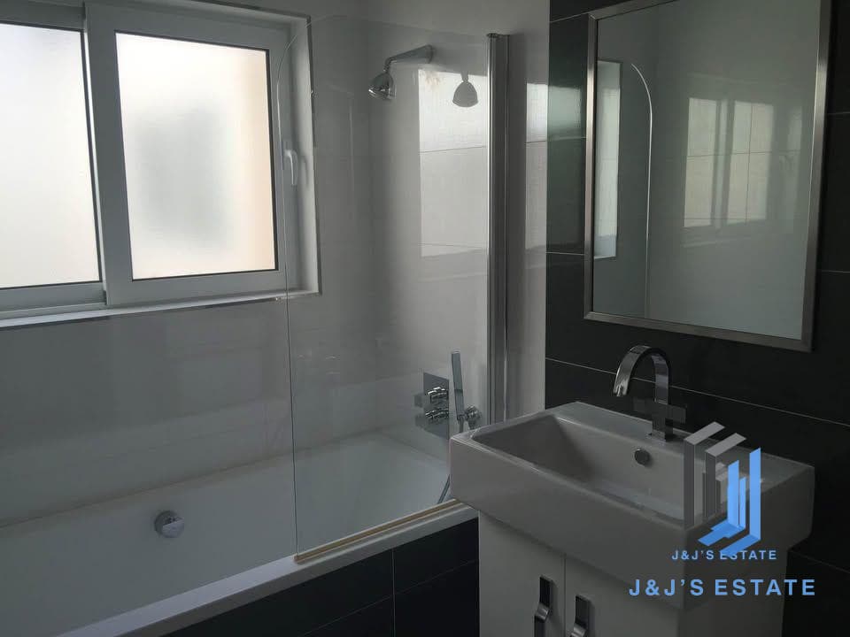 Beautiful Large Penthouse Overlooking a Garden in Siggiewi · 8