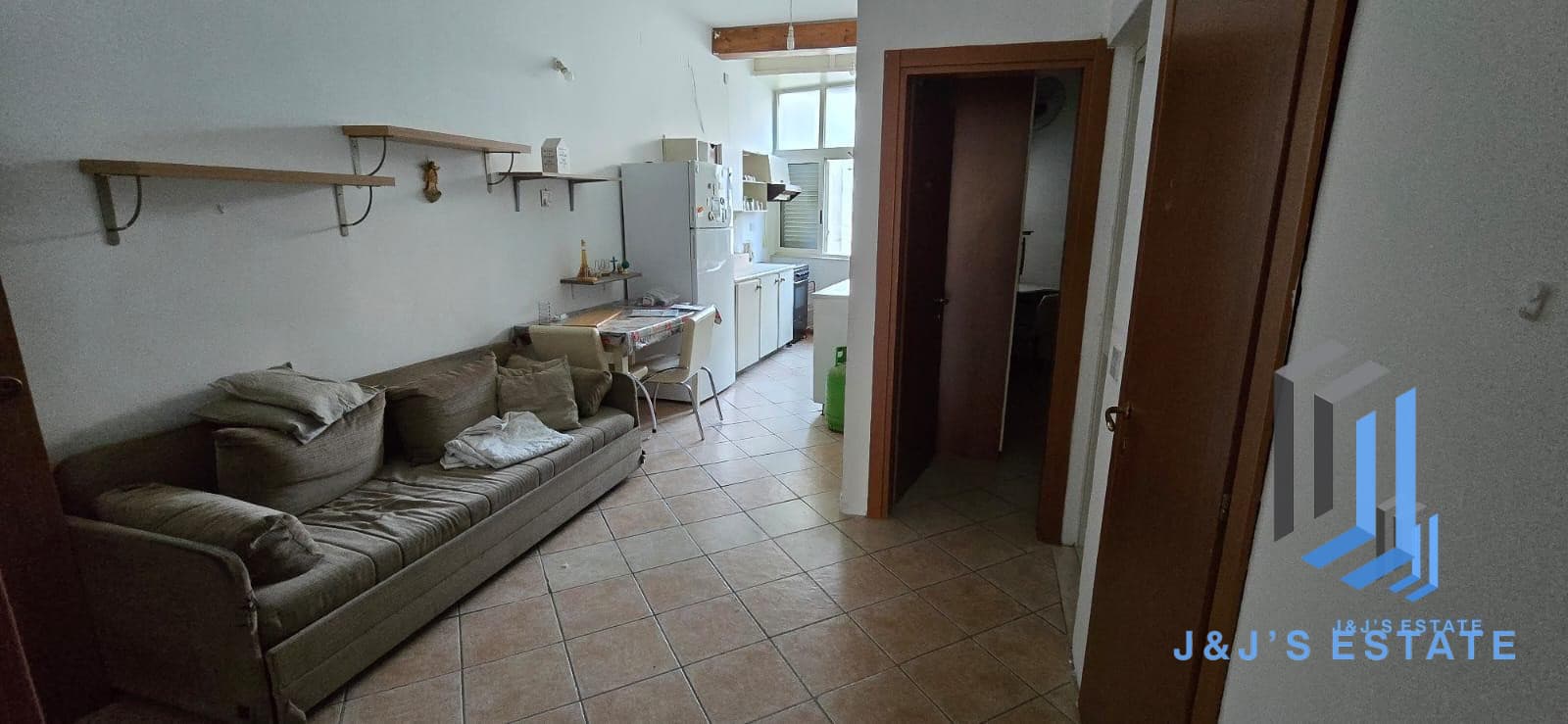 Two-bedroom apartment with private roof in Birżebbuġa · 1
