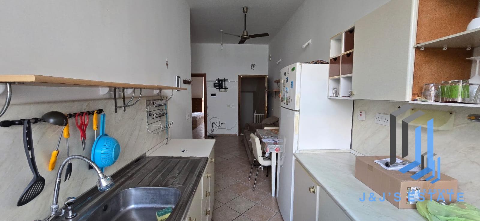 Two-bedroom apartment with private roof in Birżebbuġa · 6