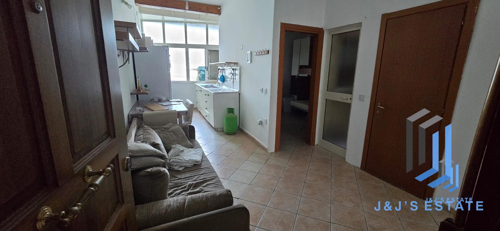 Two-bedroom apartment with private roof in Birżebbuġa · 7