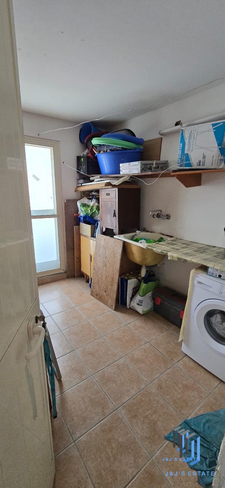 Two-bedroom apartment with private roof in Birżebbuġa · 9