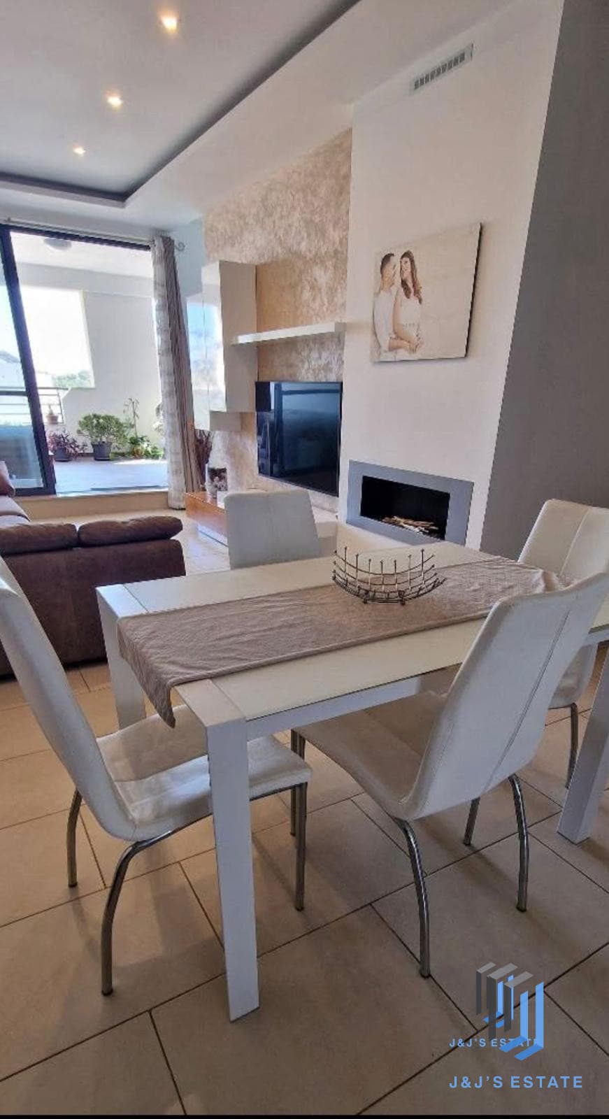 Bright & Spacious 3-Bedroom Apartment in Kalkara · 4