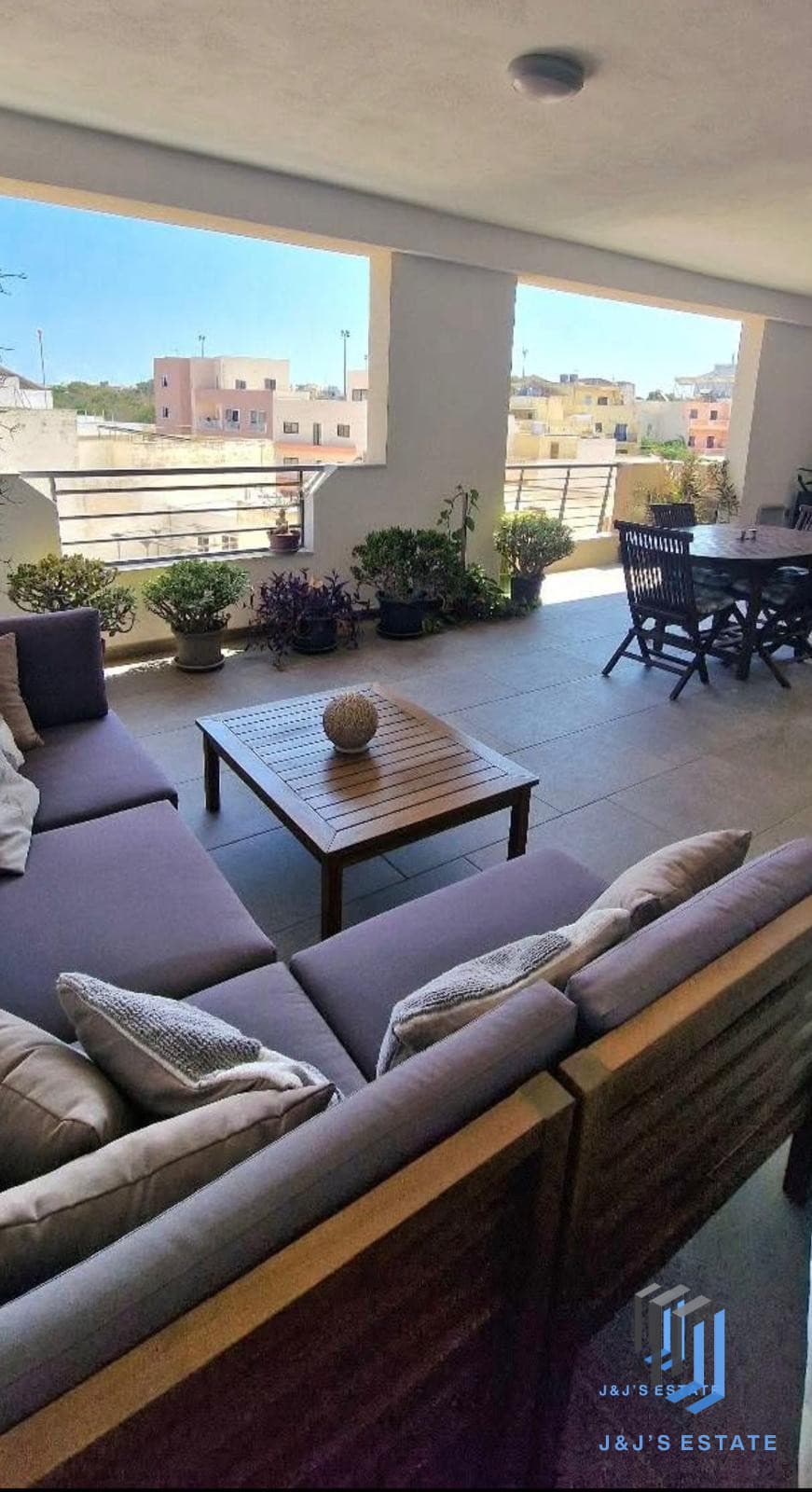 Bright & Spacious 3-Bedroom Apartment in Kalkara · 5