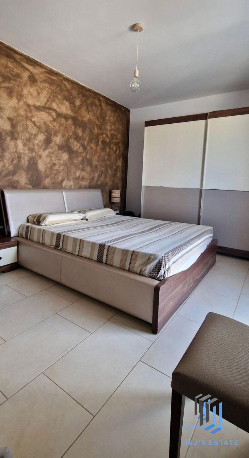 Bright & Spacious 3-Bedroom Apartment in Kalkara · 8