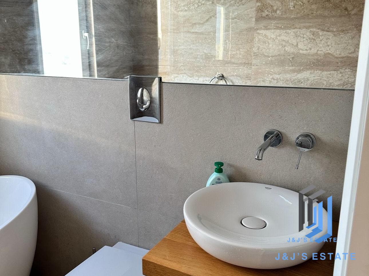 Modern 2-Bedroom Penthouse in Central Sliema · 6