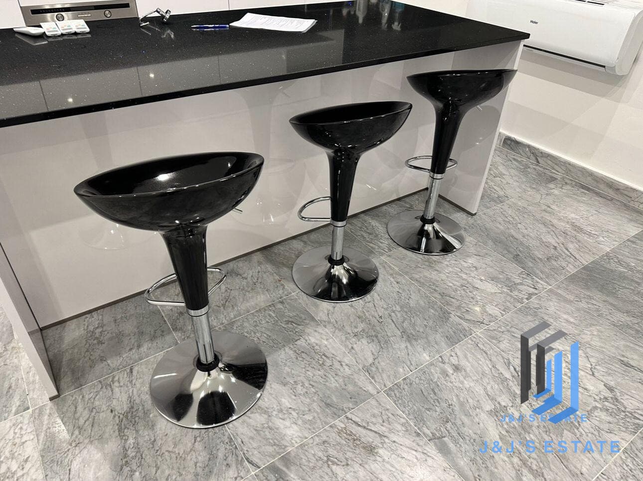 Modern 2-Bedroom Penthouse in Central Sliema · 7