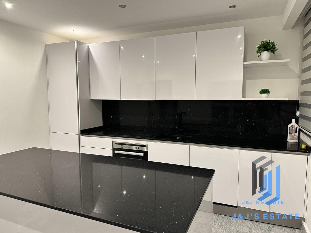 Modern 2-Bedroom Penthouse in Central Sliema · 11