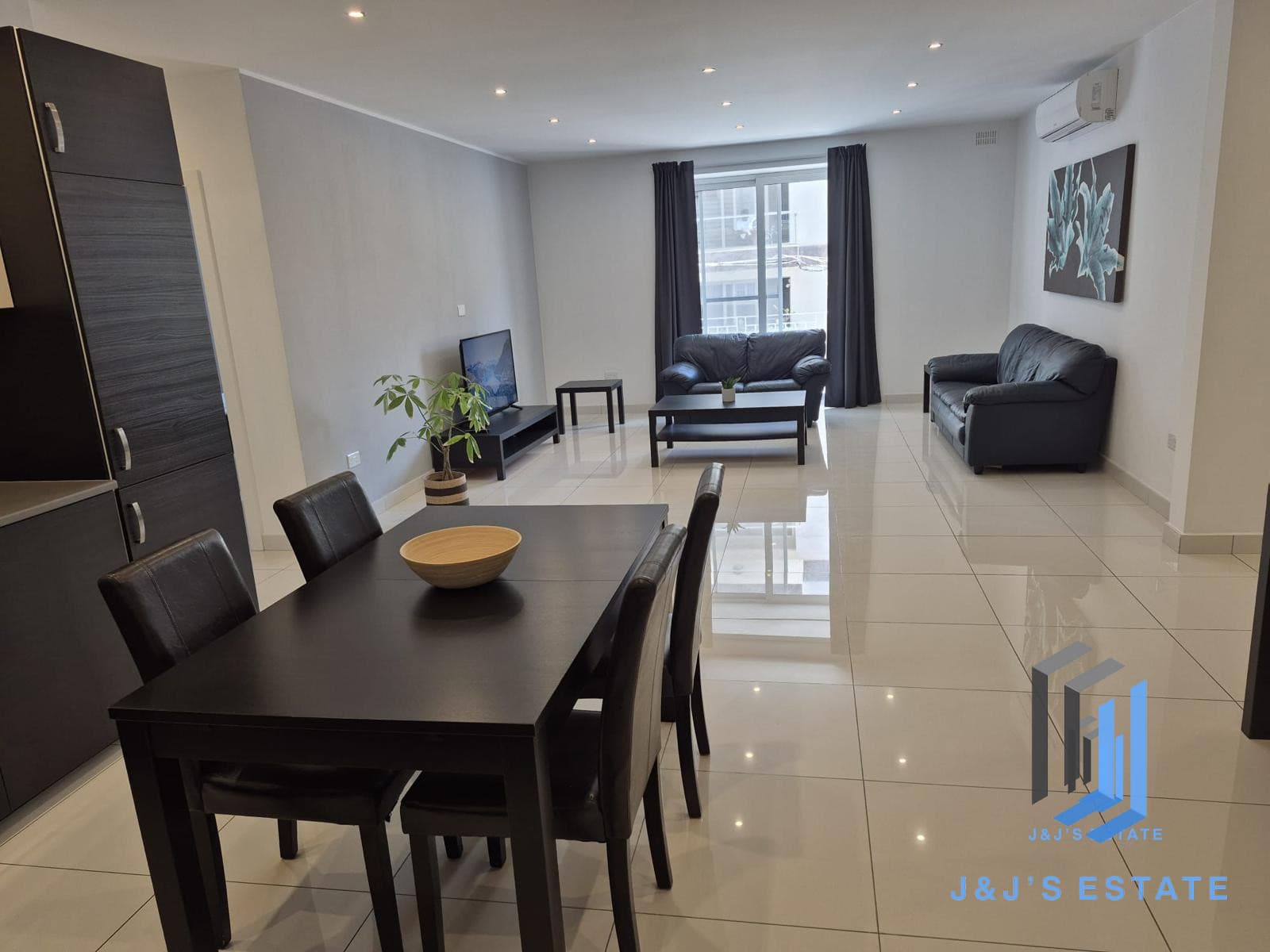 Three-bedroom apartment with ensuites in central Gzira · 2