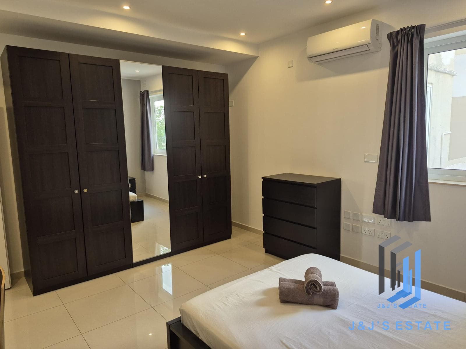 Three-bedroom apartment with ensuites in central Gzira · 4