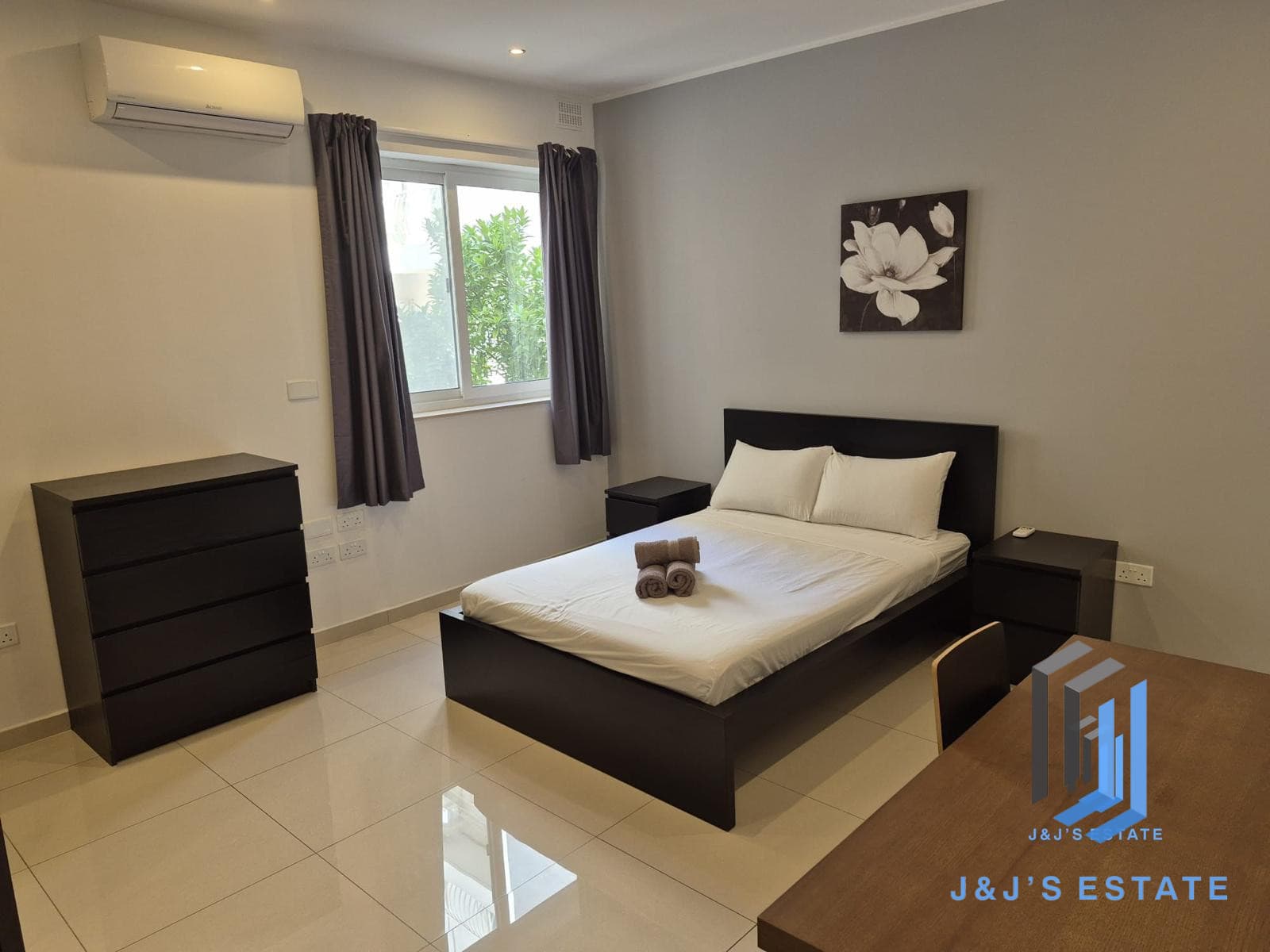 Three-bedroom apartment with ensuites in central Gzira · 5