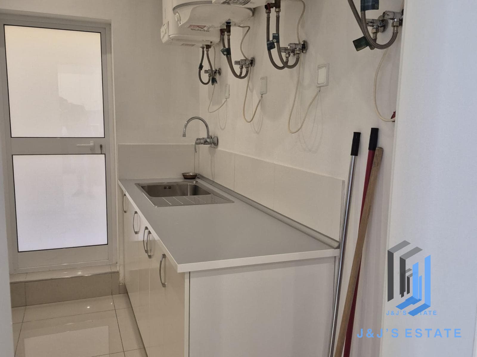 Three-bedroom apartment with ensuites in central Gzira · 6