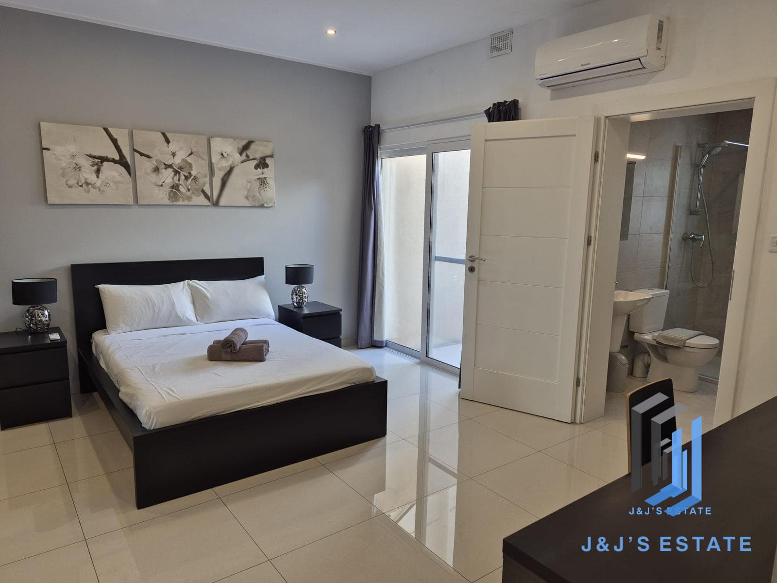 Three-bedroom apartment with ensuites in central Gzira · 11