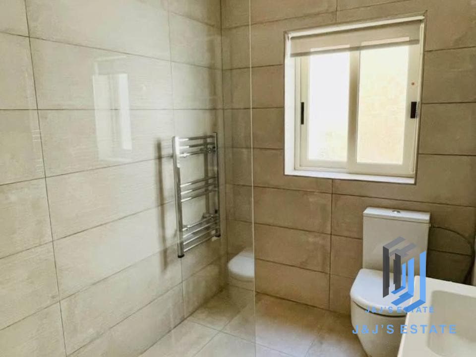 Modern 3-Bedroom Penthouse in Bahar-ic-Caghaq · 7