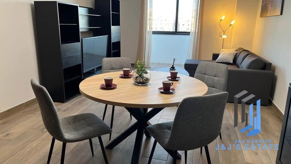 Fully furnished 3-bedroom apartment on the marina in Pieta · 3