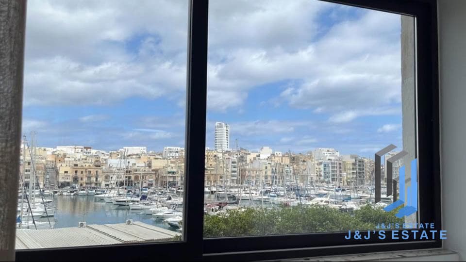 Fully furnished 3-bedroom apartment on the marina in Pieta · 9