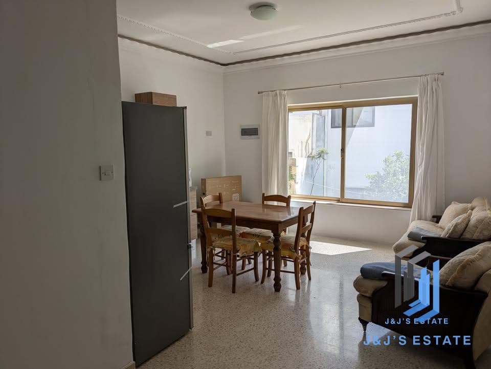 Modern 2-Bedroom Maisonette with Country Views · 1