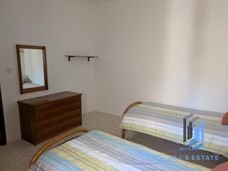 Modern 2-Bedroom Maisonette with Country Views · 4