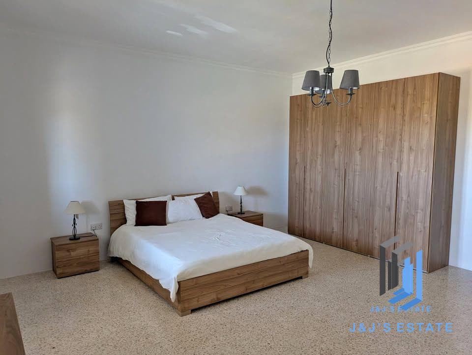 Modern 2-Bedroom Maisonette with Country Views · 7