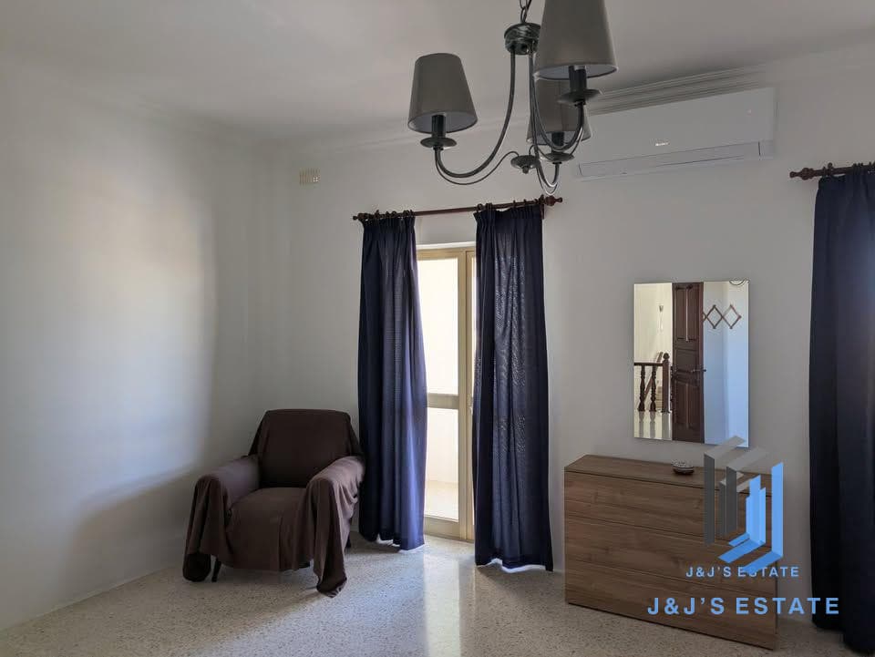 Modern 2-Bedroom Maisonette with Country Views · 8