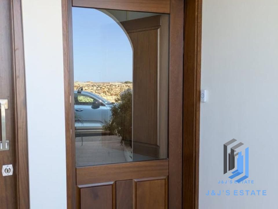 Modern 2-Bedroom Maisonette with Country Views · 9