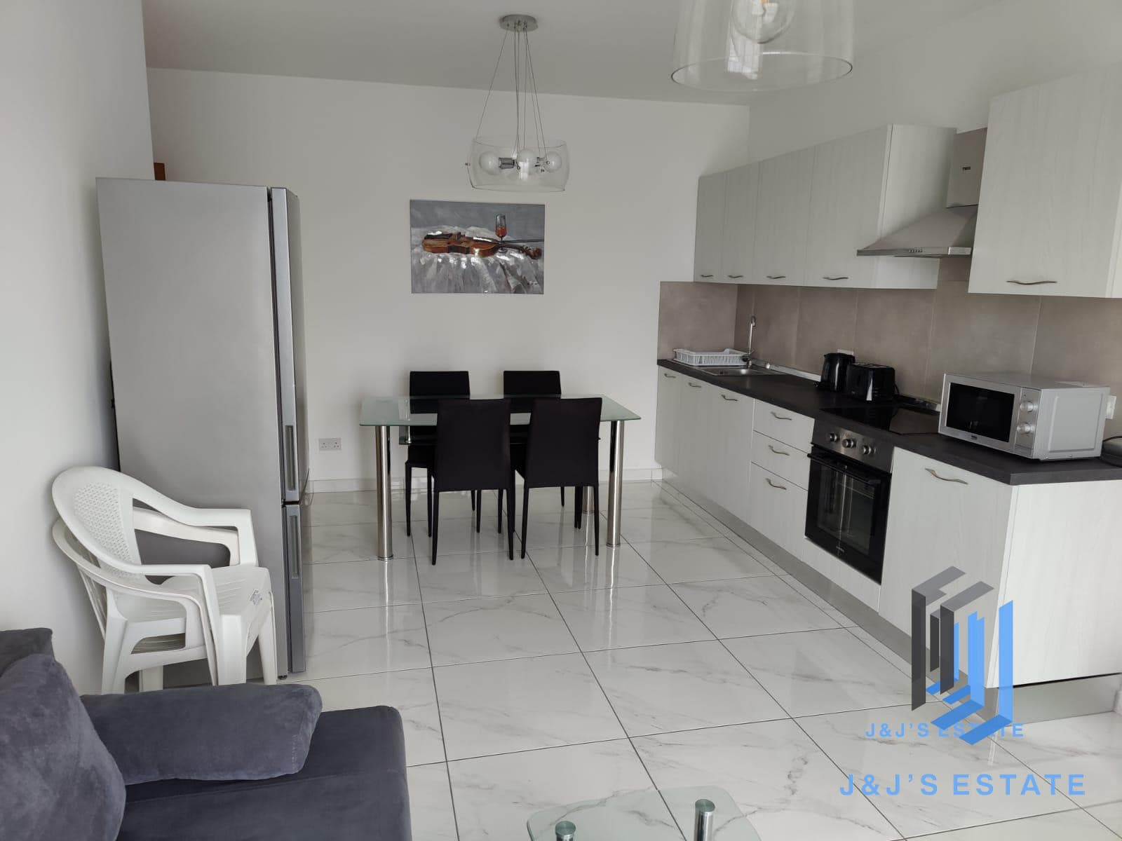 Modern 2-Bedroom Apartment in Central Gzira · 2