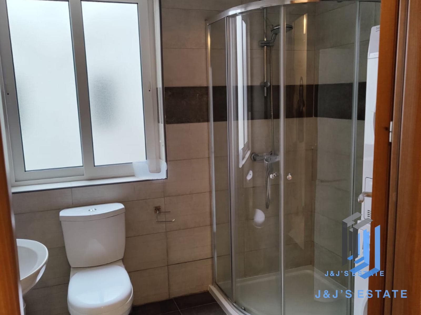 Modern 2-Bedroom Apartment in Central Gzira · 6