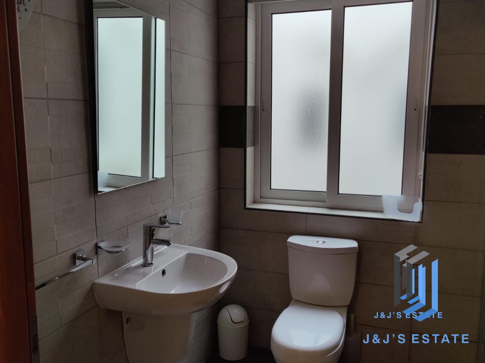 Modern 2-Bedroom Apartment in Central Gzira · 7