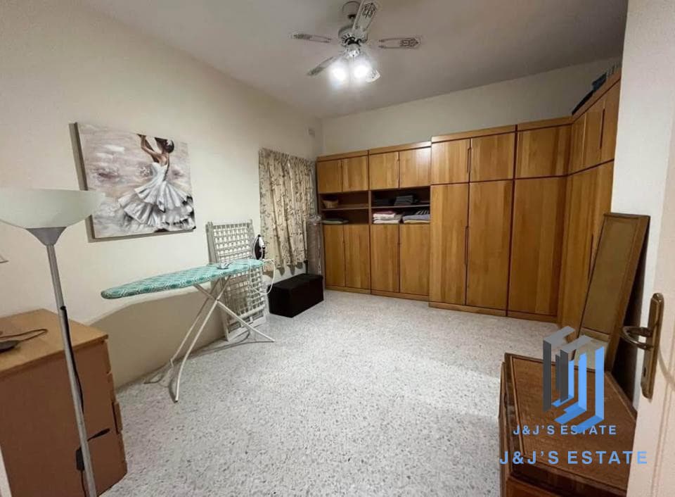 Furnished 2-Bedroom Apartment in Sliema · 11