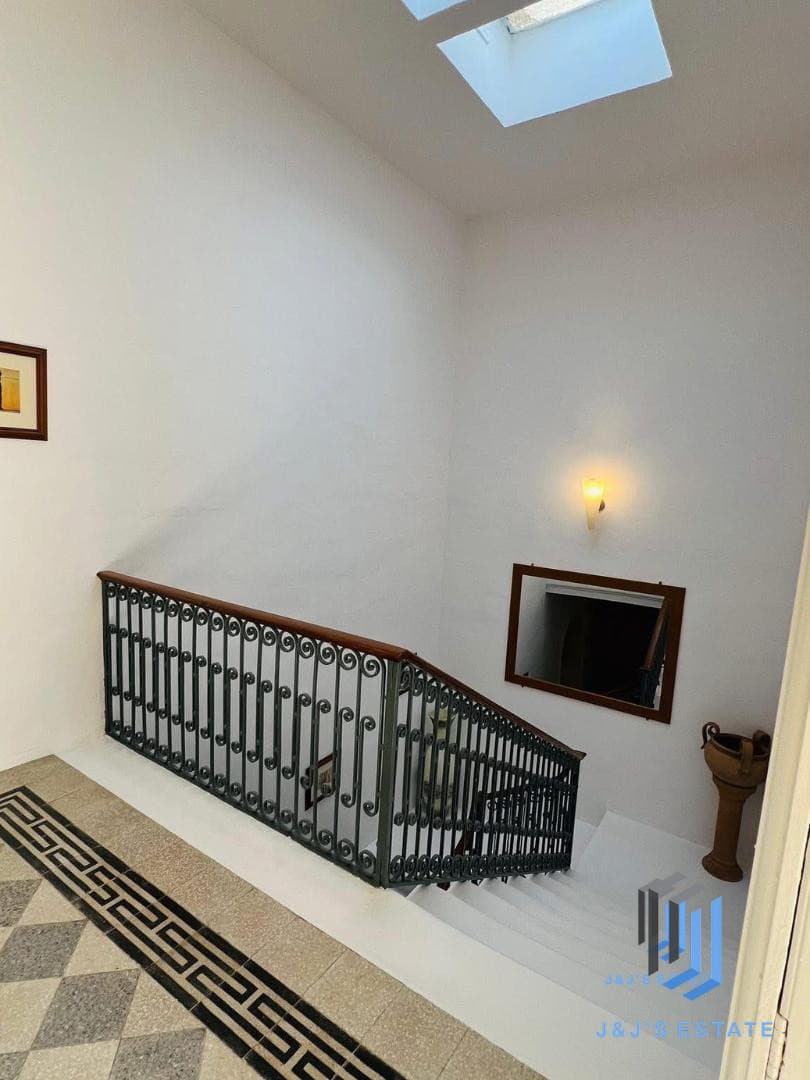 Newly Renovated 3-Bedroom Townhouse in Sliema · 6