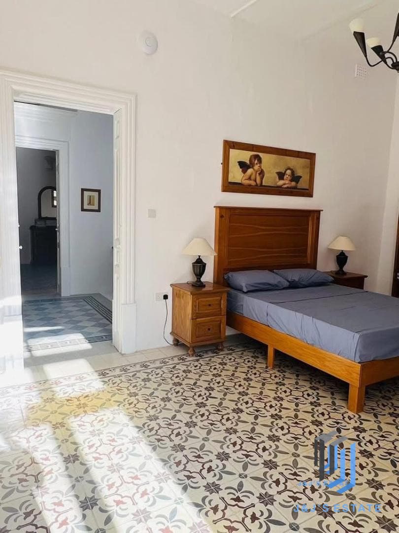 Newly Renovated 3-Bedroom Townhouse in Sliema · 9