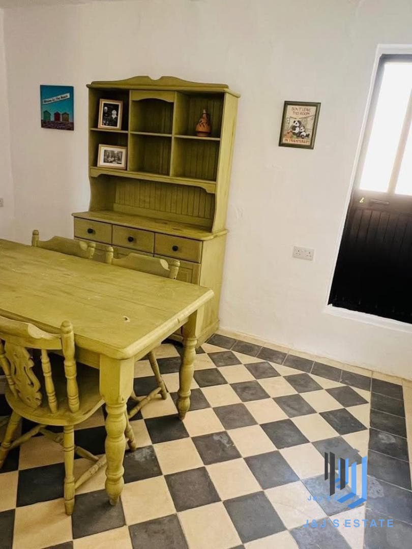 Newly Renovated 3-Bedroom Townhouse in Sliema · 12