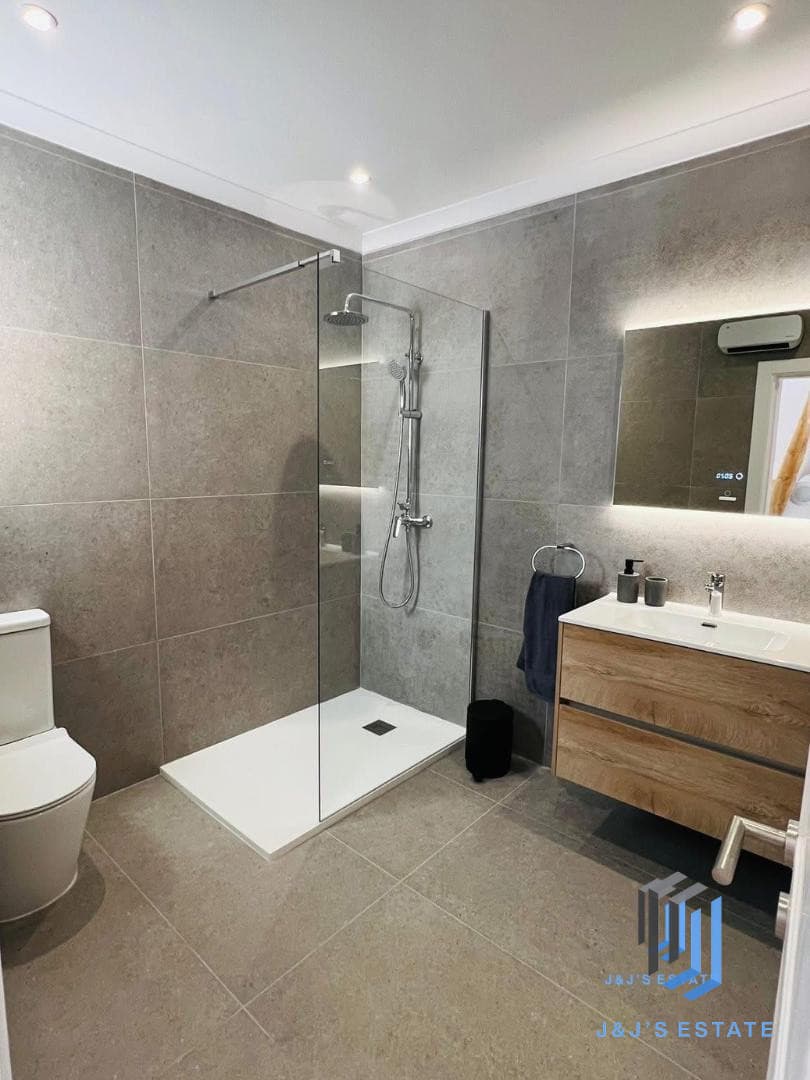 Newly Renovated 3-Bedroom Townhouse in Sliema · 14